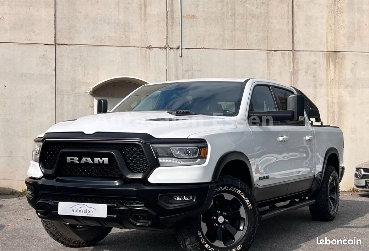 Dodge RAM 1500 Rebel 5.7 HEMI V8 401 ch 4x4 – Harman Kardon – CarPlay – Suspensions pneumatiques (image 15)