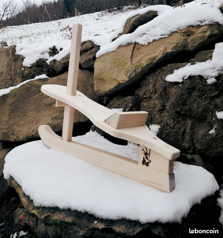 Paret / Luge en bois (image 1)