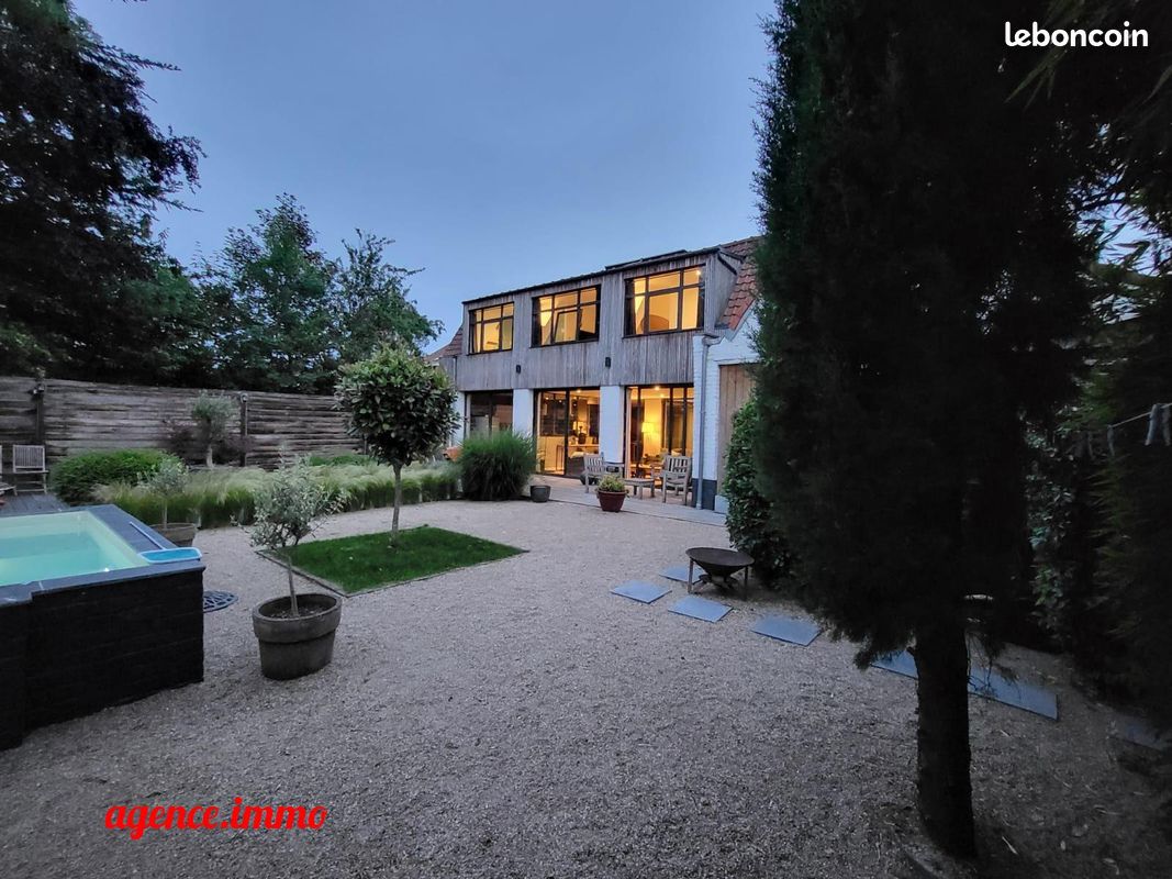 Maison 7 pièces 243 m² · à Villeneuve-d'Ascq · 243 m² · 835 000 €