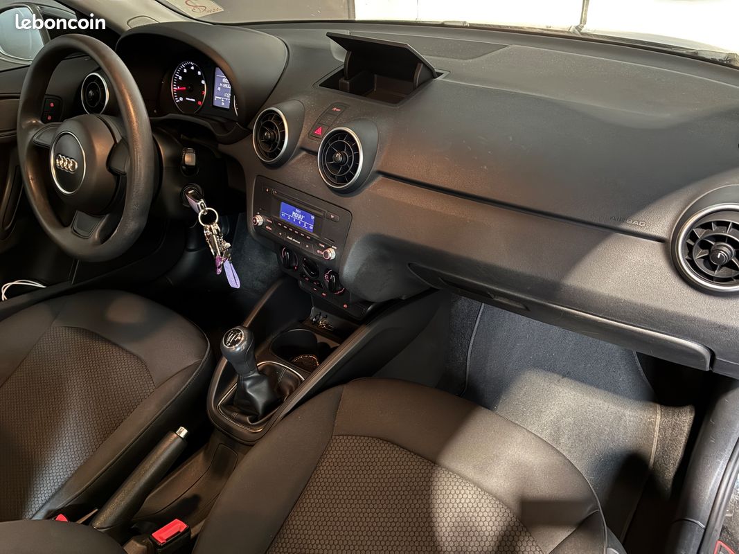 AUDI A1 SPORTBACK 1.2 TFSI 86CH AMBIENTe (image 24)