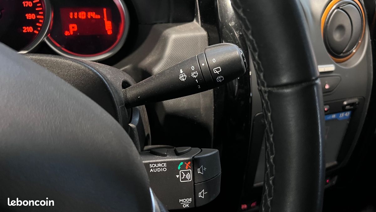 Dacia duster explorer 1.5 dci 110 4x2 edc bva bleu cosmos - attelage - suivi d'entretien (image 29)