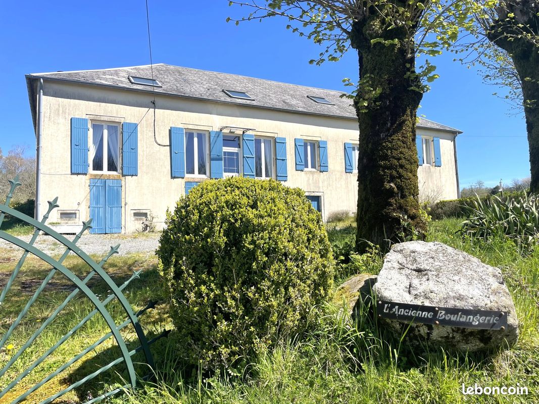 Maison 7 pièces 220 m² · à Saint-Léger-de-Fougeret · 220 m² · 250 000 €