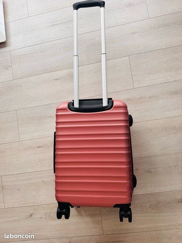 Valise rigide Amazon Basics – 55 cm – Or rosé – Très bon état
