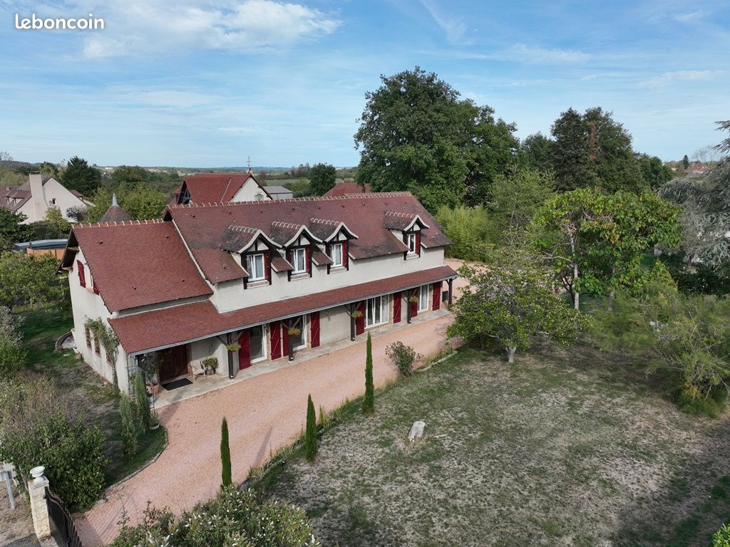 Maison 6 pièces 220 m² · à Vendat · 220 m² · 498 000 €