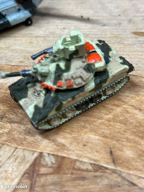 LOT 2 GROS Véhicules Micro Machines - Tank Galoob + Camion Pompier EUR
