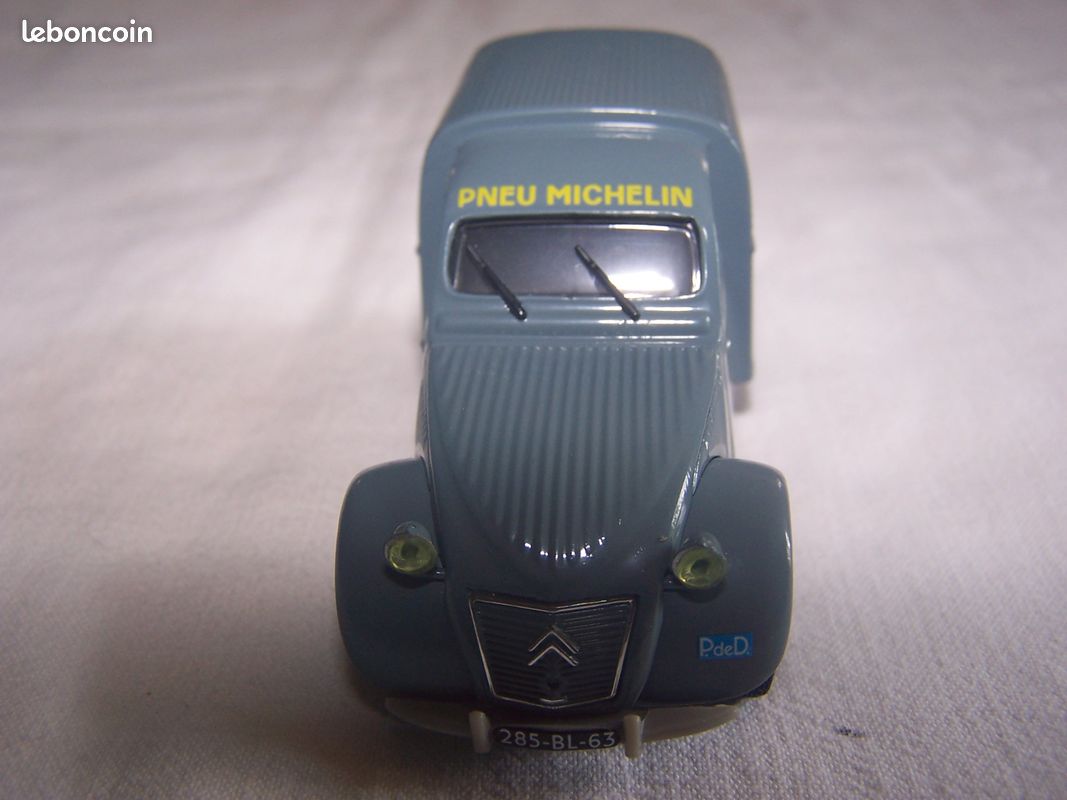 Collection 2 CV NOREV Ech 1-43 Pneu Michelin en métal (image 1)