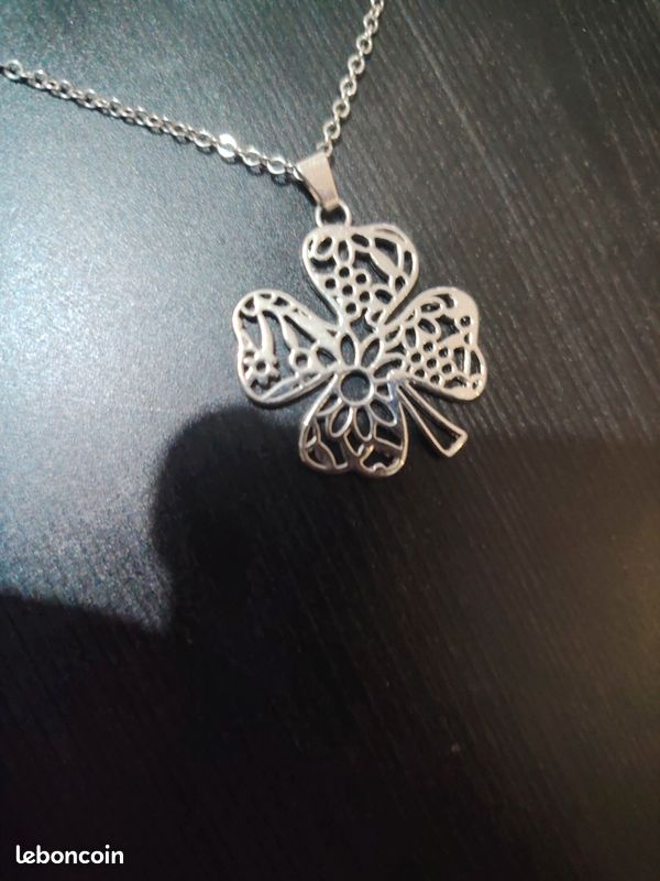 Collier (image 1)