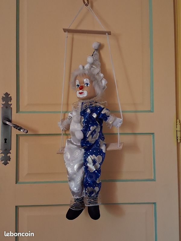 Figure décoration clown en porcelaine balançoire rétro vintage ancien : Achat occasion | Figurines Bon état
