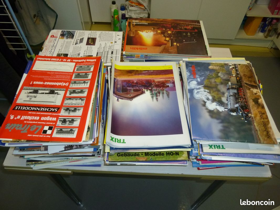 Grand lot de documentations trains et véhicules (image 1)