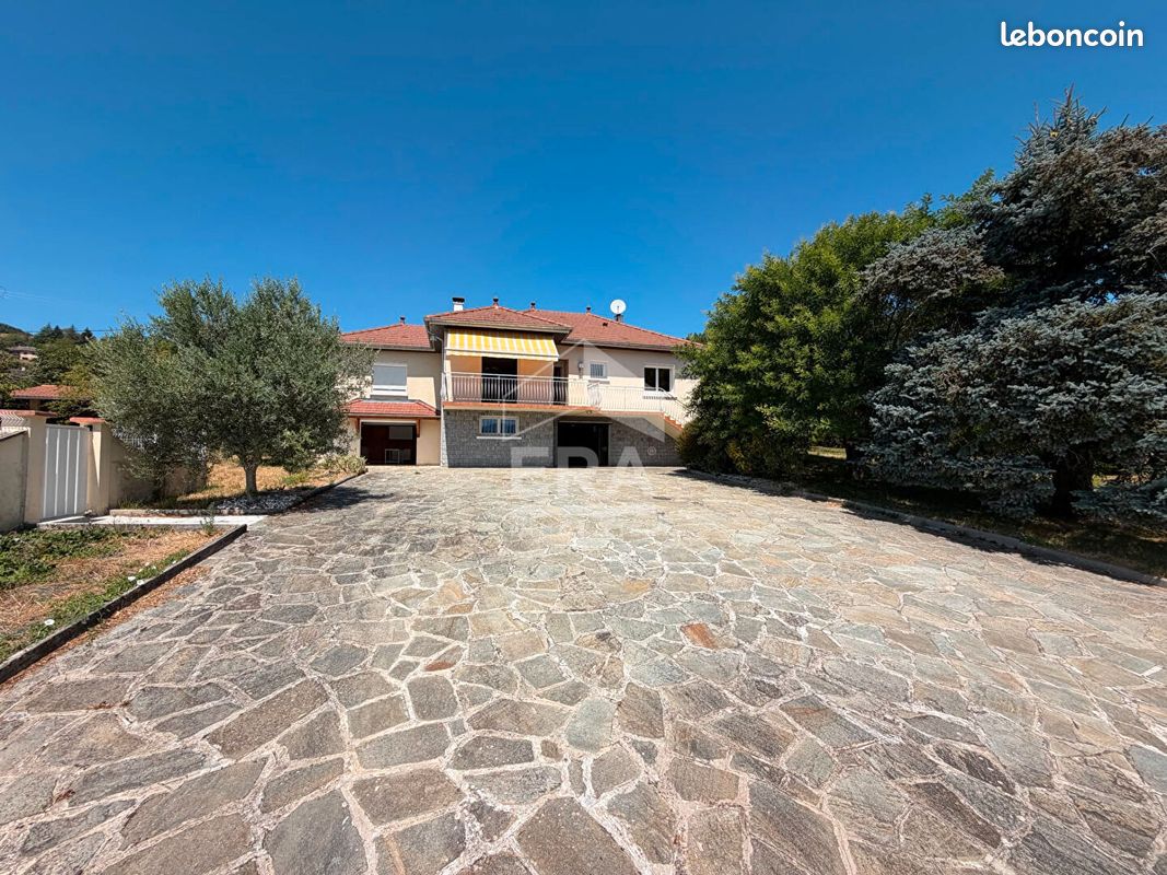 Maison 5 pièces 153 m² · à Chirens · 153 m² · 359 000 €