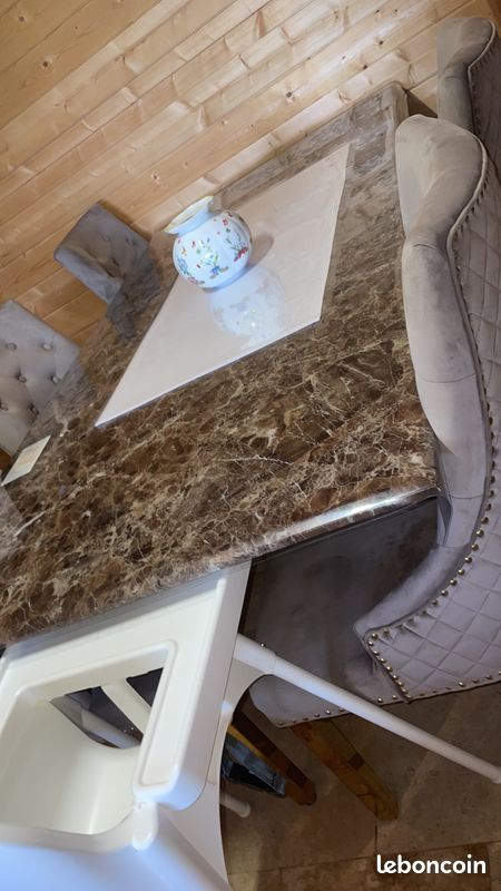 Table (image 3)