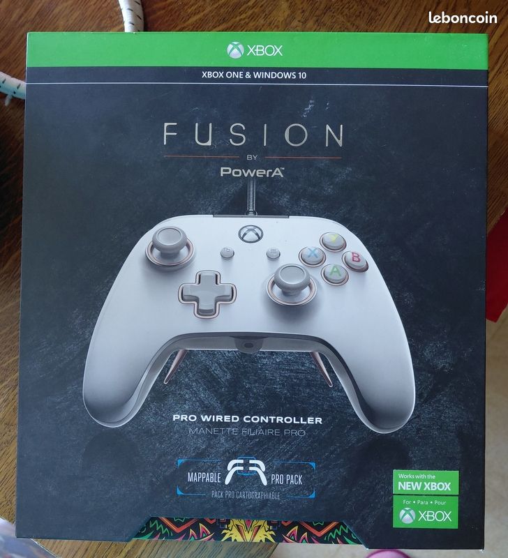 Manette filaire xbox one fusion blanche (image 1)