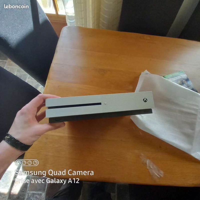 Xbox one s (négociable) (image 1)