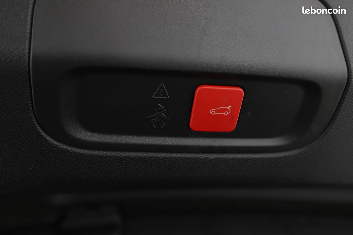Peugeot 408 1.6 PHEV First Edition e-EAT8 225 ch (image 16)