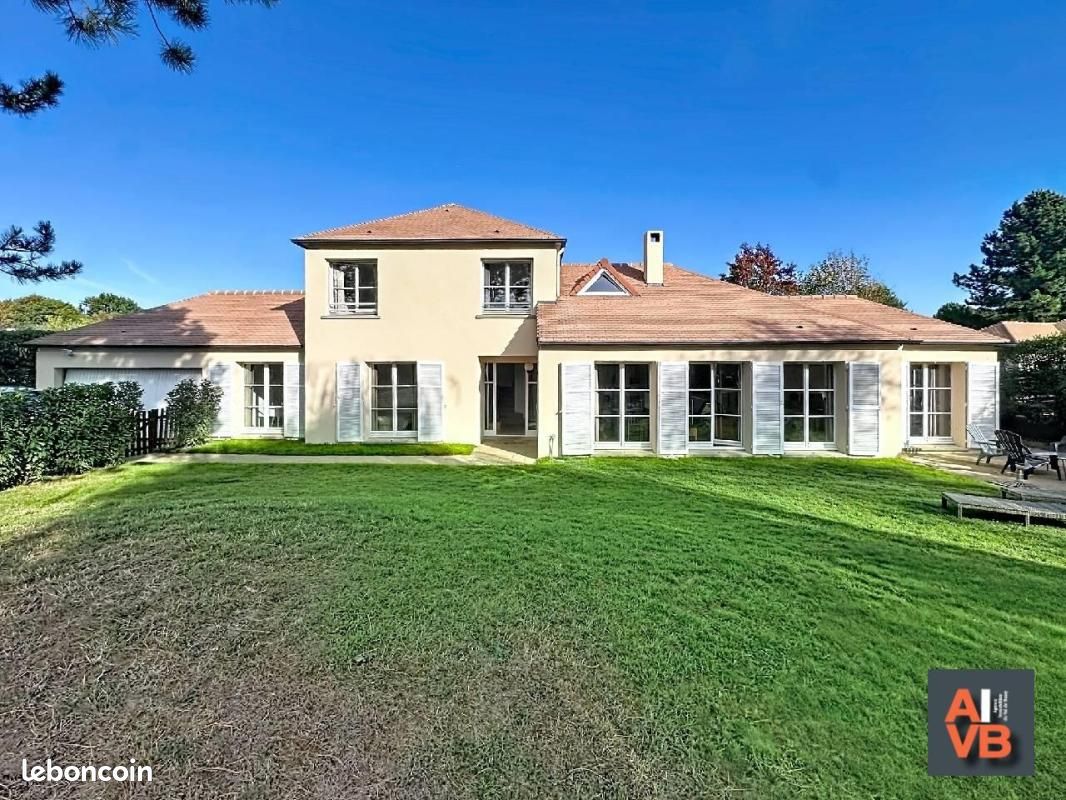 Maison 5 pièces 155 m² · à Bussy-Saint-Georges · 155 m² · 822 000 €