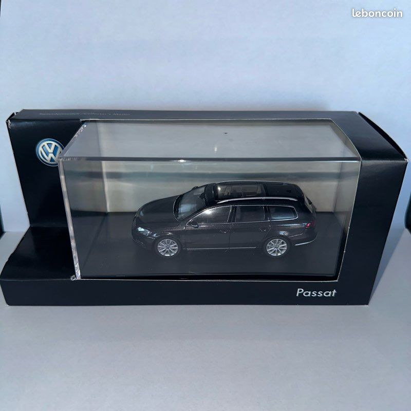 Miniature Volkswagen Passat Variant B7 - Schuco 1/43 - Rouge - Métal - Boîte Fermée