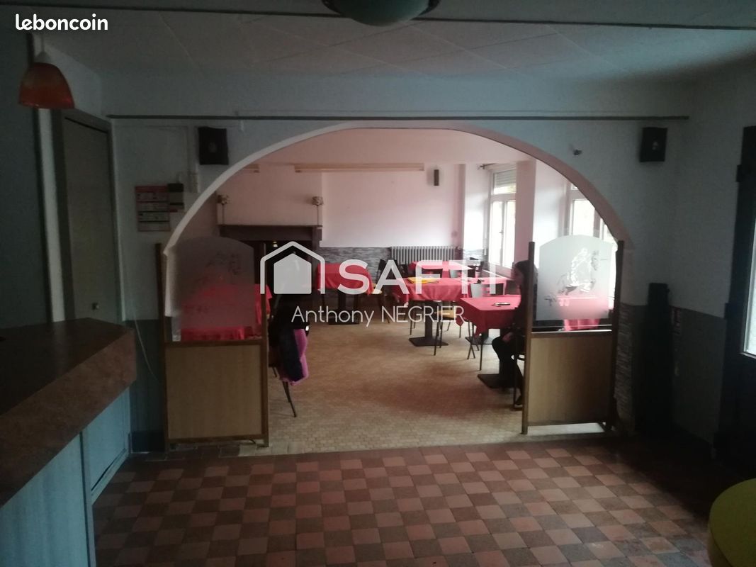 Maison 13 pièces 265 m² · à Domfront en Poiraie · 265 m² · 182 000 €