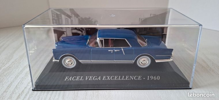 UM voiture 1/43 socle presentation Facel Vega exccellence Fv2 Heco
