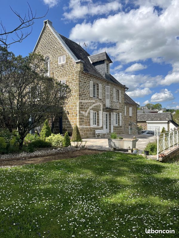 Maison 10 pièces 310 m² · à Objat · 310 m² · 699 500 €