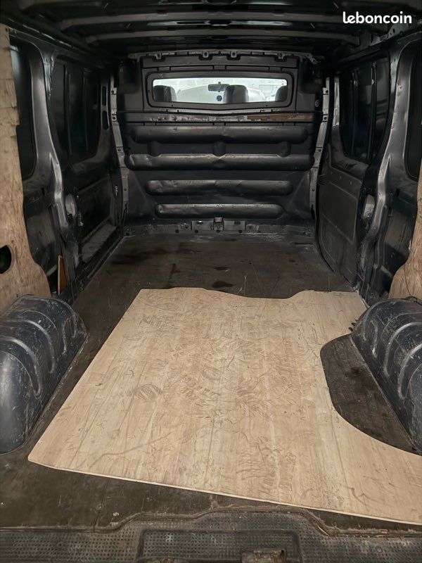 Opel Vivaro 2.0 DCI 115 Cv - L2H1 - Gris Anthracite - Climatisation - Bluetooth- Entretien Complet - Suivie Complet - Garantie 12M (image 5)