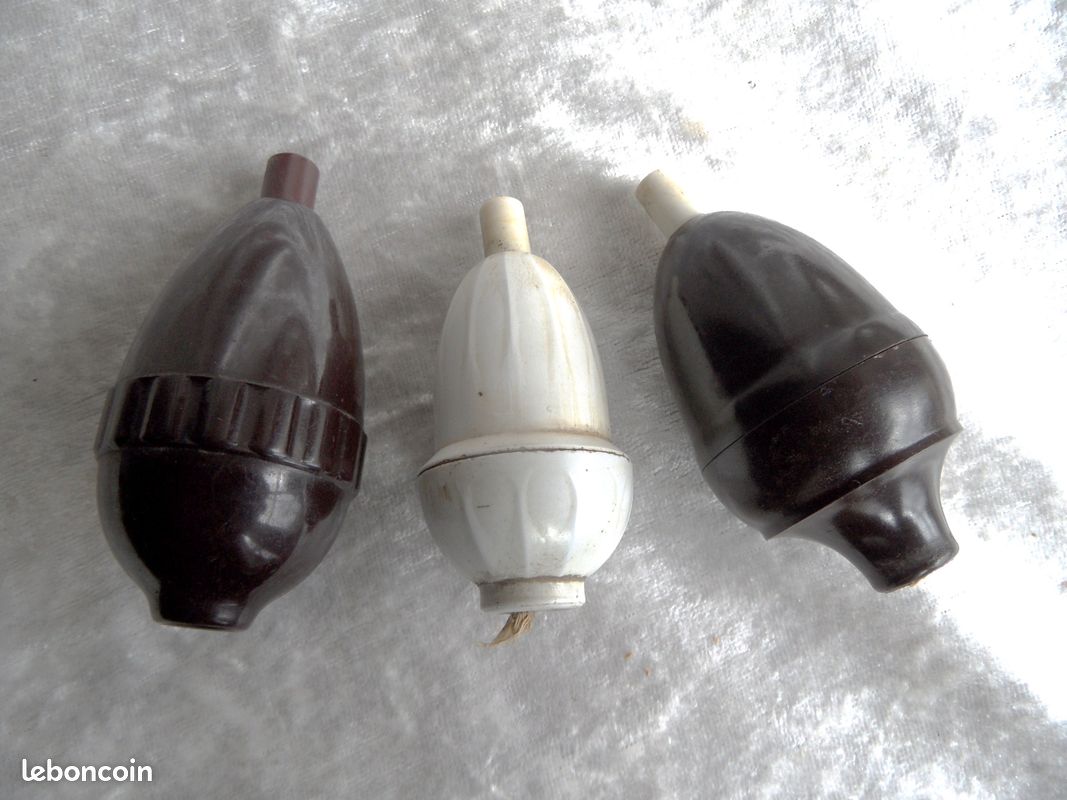 Poire électrique ancienne , lot de trois , bakélite (image 1)