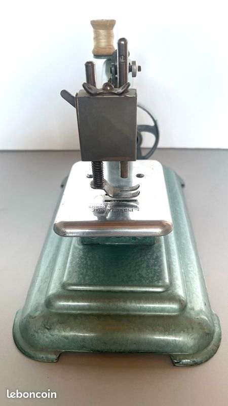 Petite Machine à Coudre Jouet PIQ-BIEN – Ancienne, Tôle, Déco Vintage Mercerie