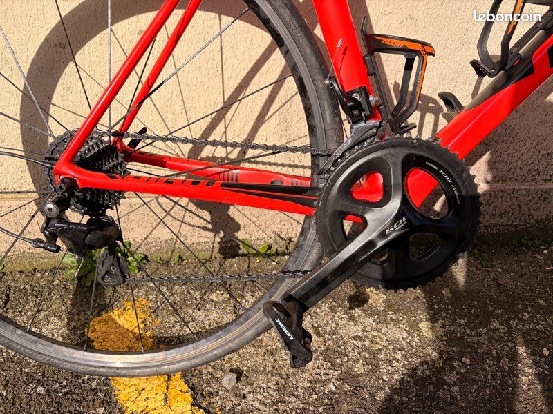Vélo de route avec Shimano 105 | FR