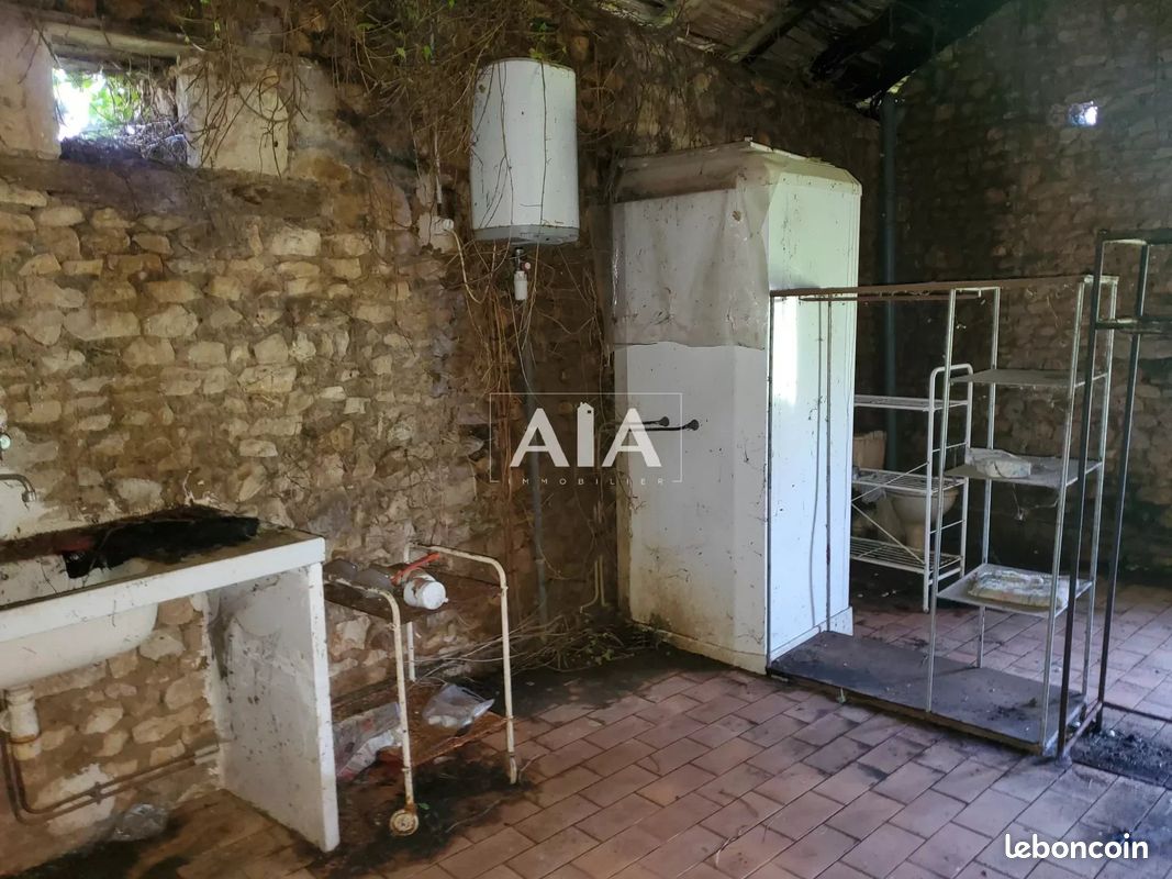 Maison 5 pièces 165 m² - Ruffec 16700 (image principale 4)