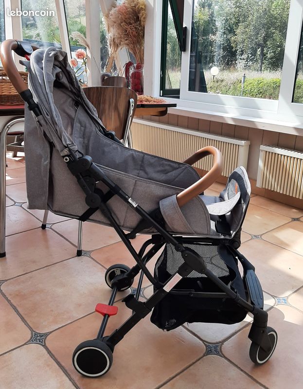 Poussette pliable Quasi neuve (image 3)
