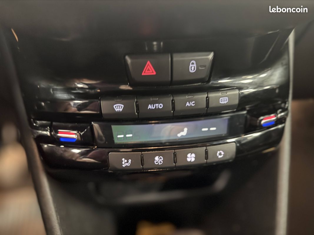 PEUGEOT 208 PureTech 82ch S&S BVM5 6.2 Evap Allure (image 19)