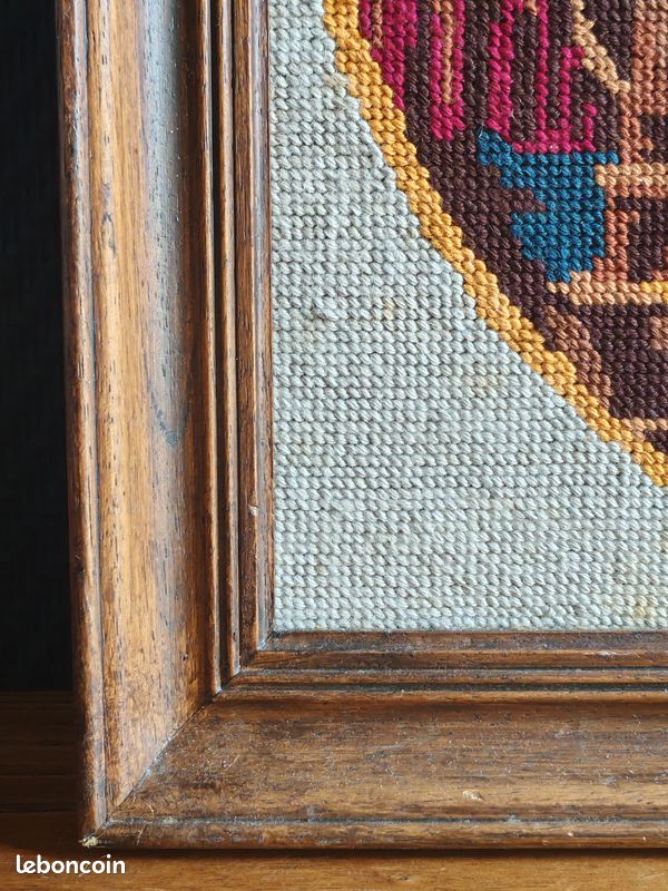 Encadrement Canevas Vintage Vierge à l'Enfant – Broderie Ancienne Fait Main – Cadre en Bois Classique – Tapisserie Religieuse (image 11)