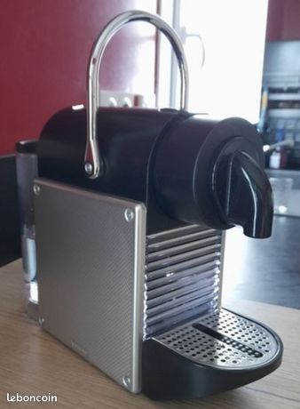 Nespresso Kaffeemaschiene Type 9737 (Gebraucht) in Hombrechtikon für