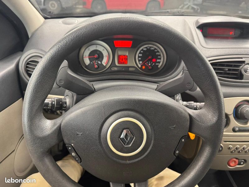 Renault CLIO III 1.5 DCI 85CH EXTRÊME CLAIRE QUICKSHIFT 5P ATOMATIQUE (image 19)