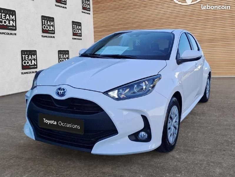 Toyota Yaris 116h Dynamic Business 5p + Programme Beyond Zero Academy MY22 (image 1)