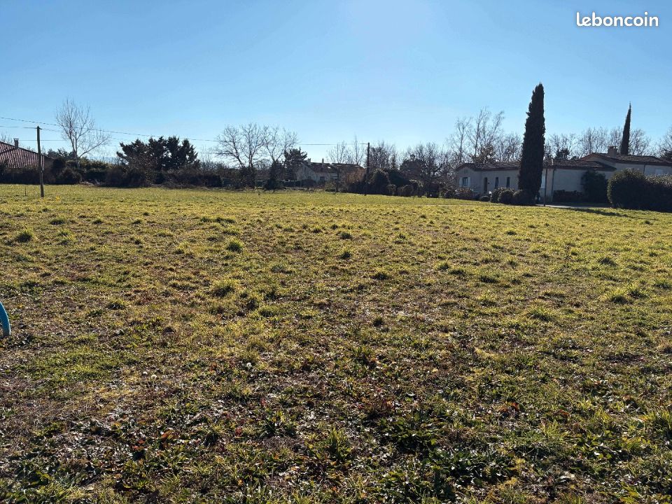 Terrain 928 m² Castres · 69 990 €