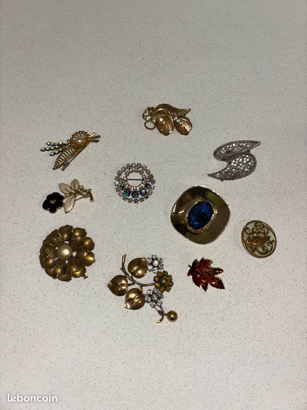 Lot De 4 Anciennes Broches Modèles Assortis - Occasion, Bon état Avec Usure Du Temps, Matériau Inconnu