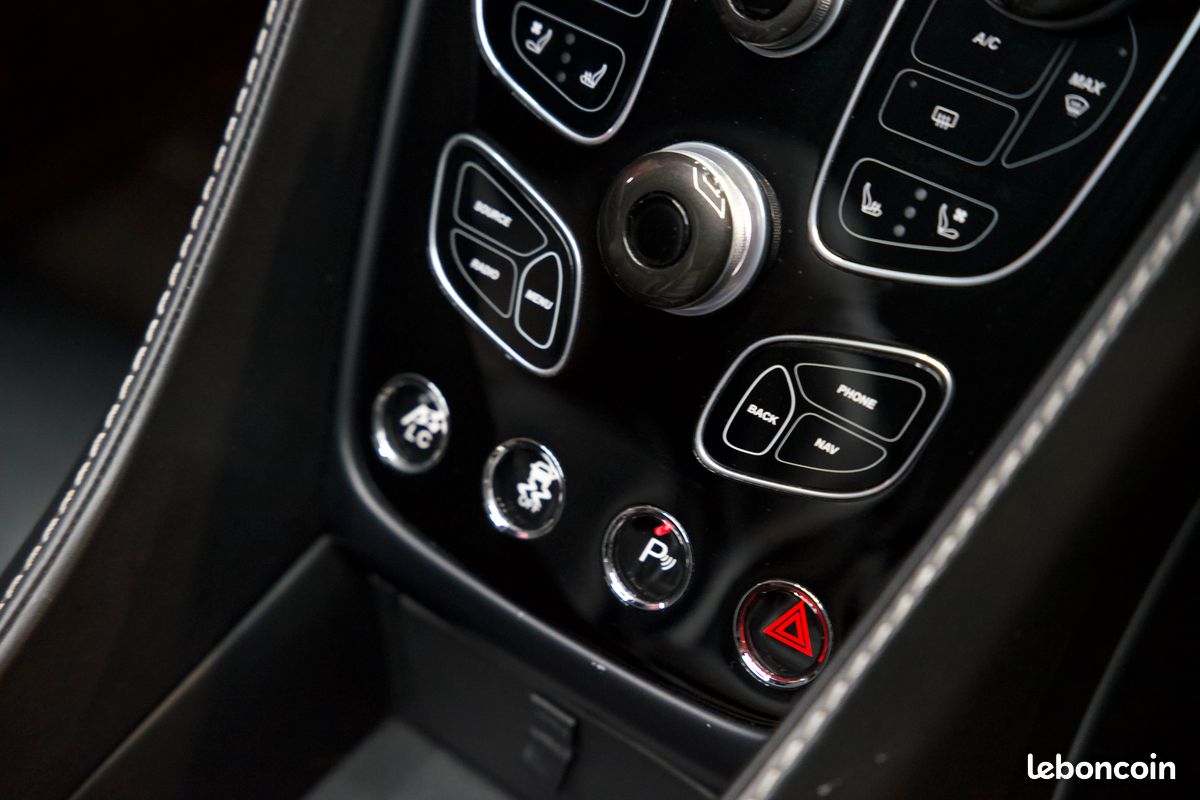 ASTON MARTIN VANQUISH II VOLANTE V12 6.0 576cv | Origine France | Bang & Olufsen | Freinage céramique | Onyx Black | À partir de 2135/mois (image 13)