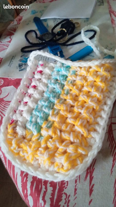Sacoche artisanal pour portable (image 1)