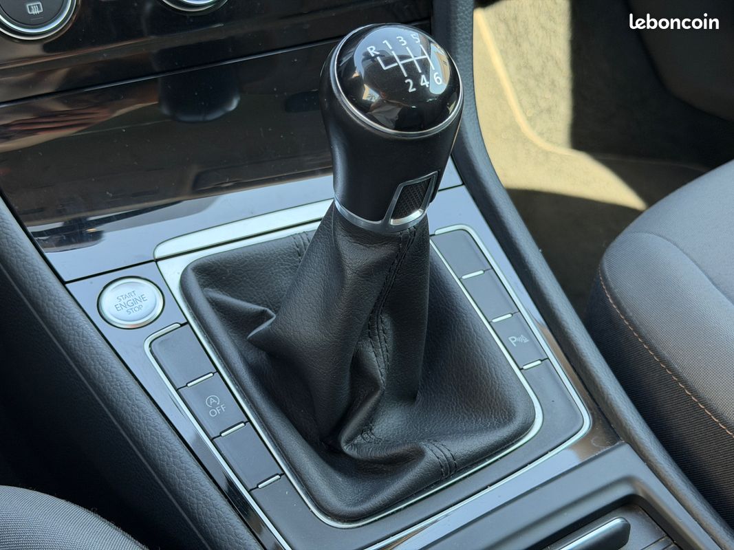 VOLKSWAGEN Golf 1.2 110ch Allstar - CarPlay - Suivi complet - Faible kilométrage (image 15)