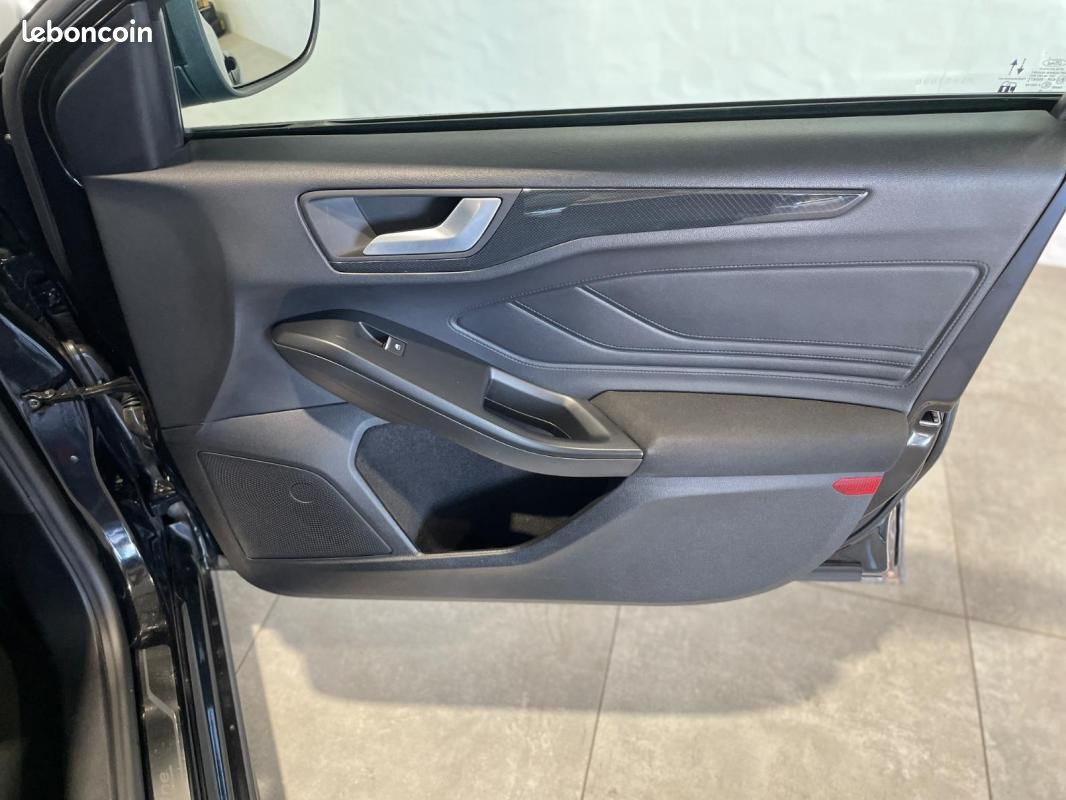 Ford Focus 1.0 EcoBoost 125 S&S ST Line (image 24)