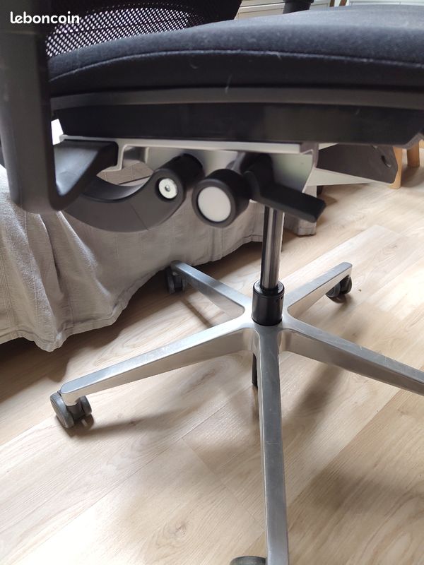 Chaise de bureau érgonomique Steelcase Think V2 (image 2)