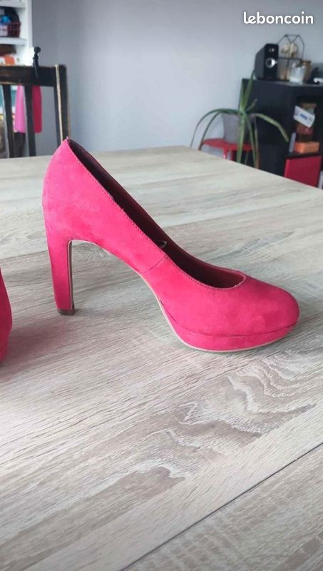 Escarpins en daim rouge T39 (image 3)