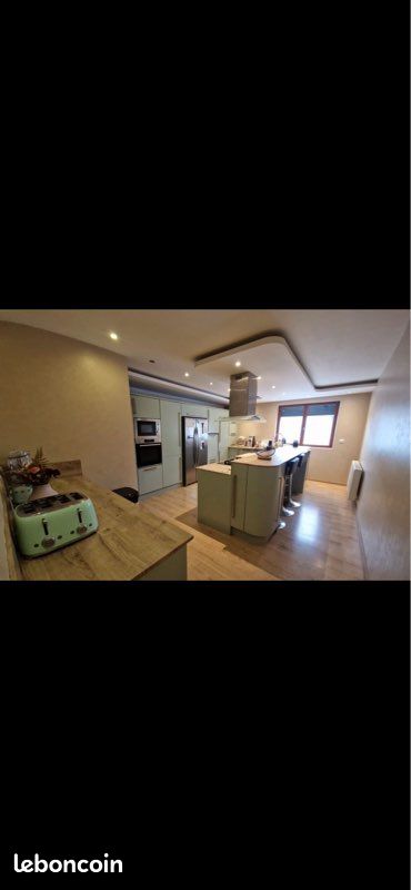 Maison 6 pièces 210 m² · à Guillaucourt · 210 m² · 238 000 €