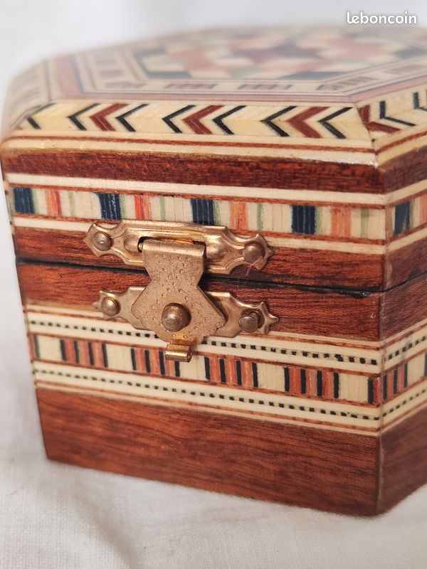 5 raisons pour choisir une boîte à bijoux en bois | Salle Des Coffres 5 raisons pour choisir une boîte à bijoux en bois | Salle Des Coffres
