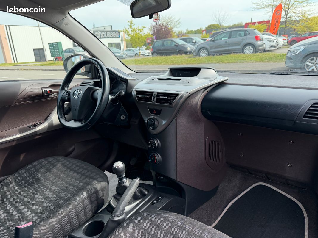 TOYOTA IQ 1.0 VVT-i 12V 68 cv (image 6)