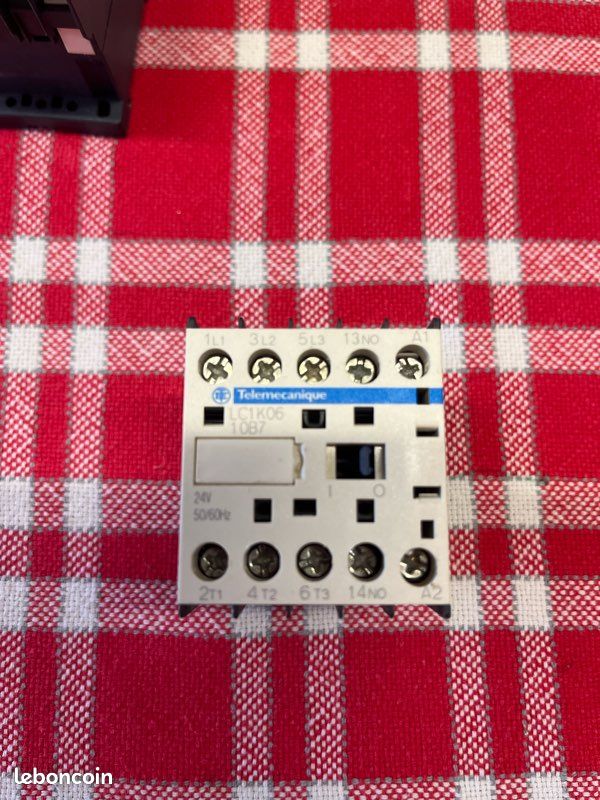 Mini Contacteur ABB Entrelec B7-30-01-P-01 24V CA - Pièce Électrique Industrielle