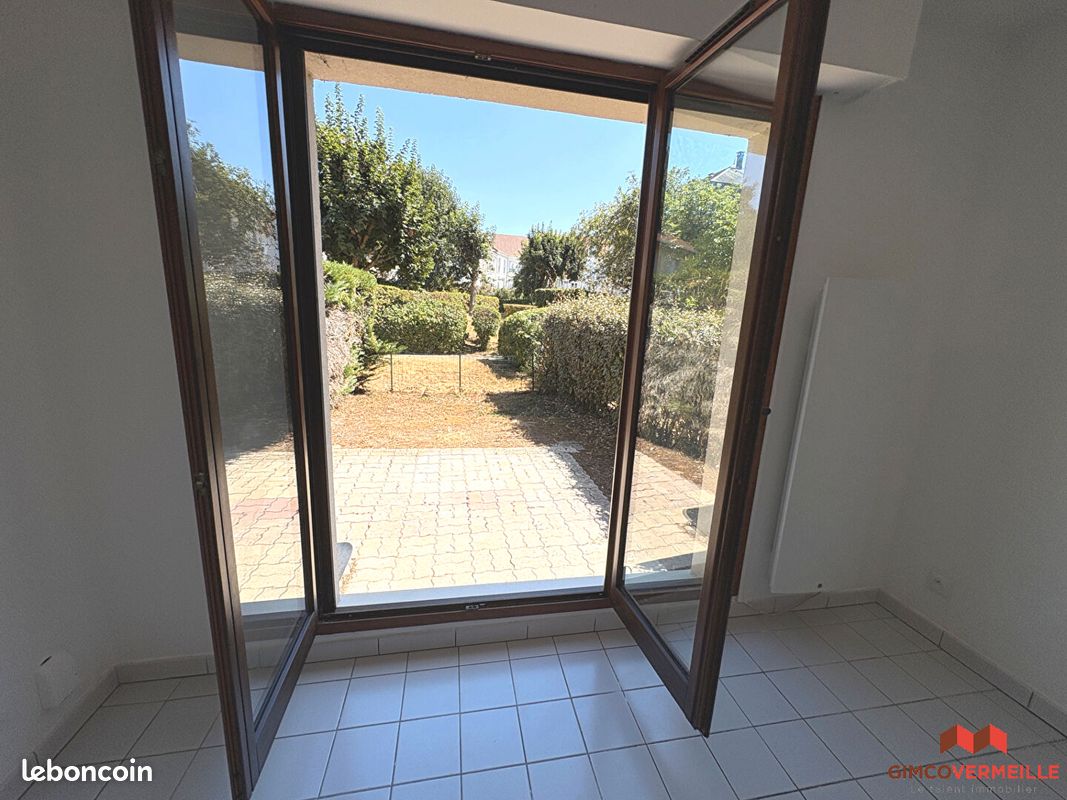 Appartement 1 pièce 24 m² · à Voisins-le-Bretonneux · 24 m² · 700 €/mois