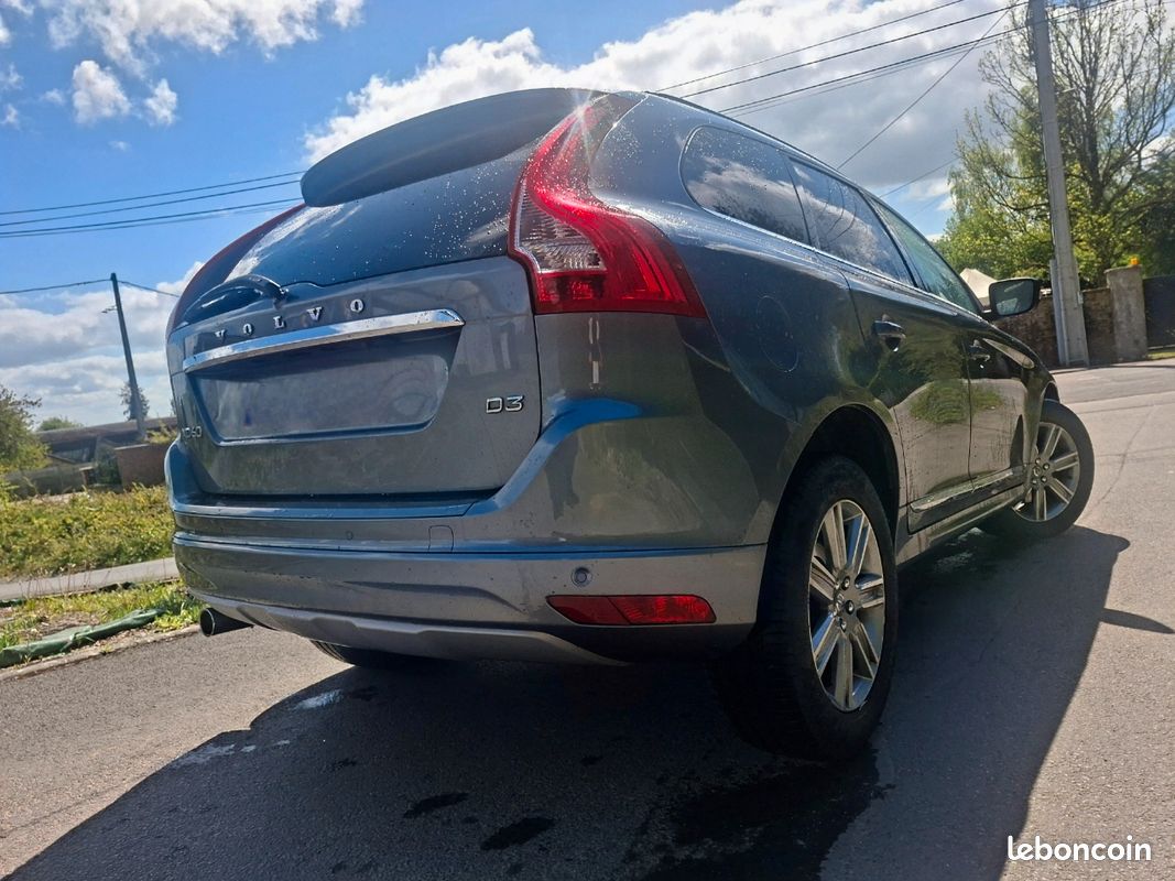 Sublime Volvo Xc60 D3 2.0d 150cv Bva8 Pack Signature*115MKms*Toit ouvrant pano*Camera*Navigation*Révisée et Garantie 12mois*Reprise*Financement (image 4)