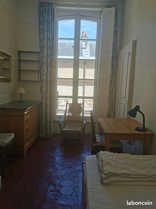 Appartement 1 pièce 10 m² · à Versailles · 10 m² · 450 €