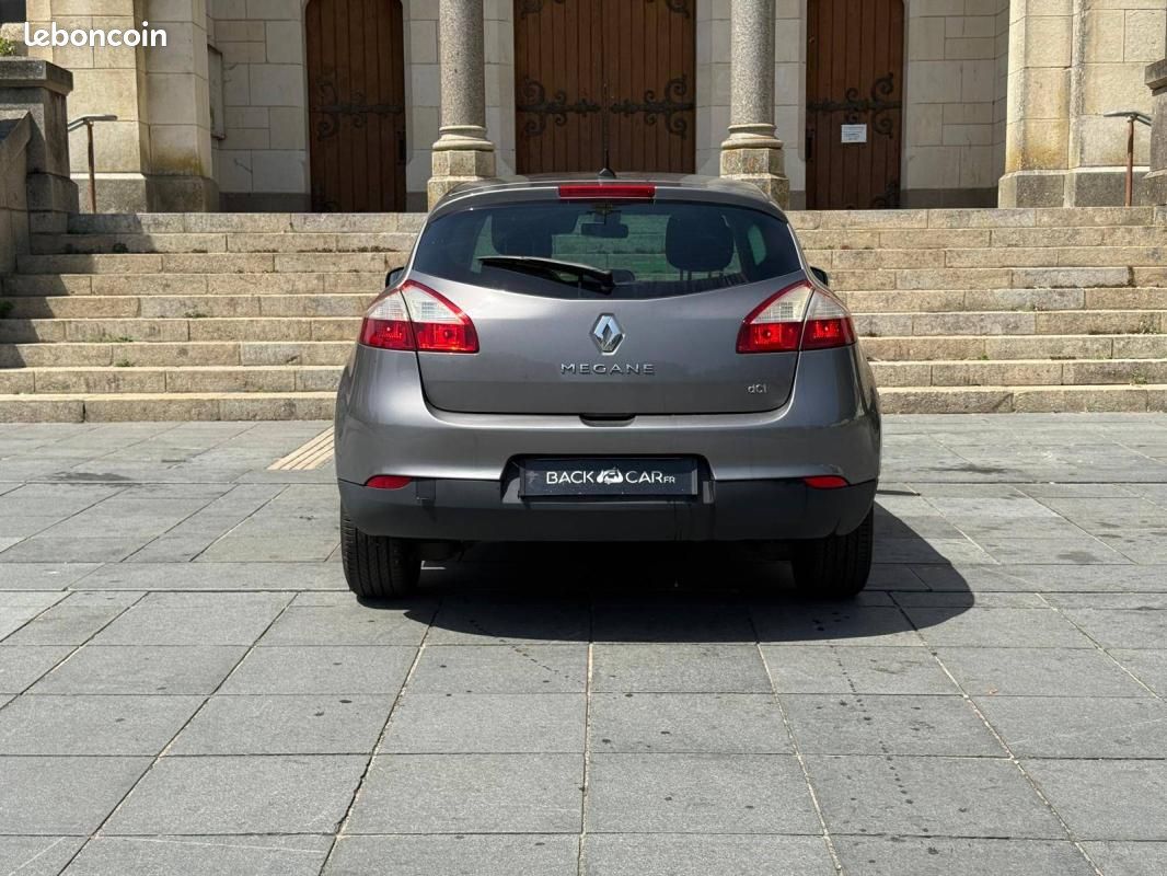 Renault Mégane III Berline dCi 110 (image 6)